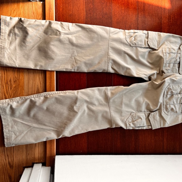 Under Armour Storm tactical pants size 8 - Picture 7 of 7